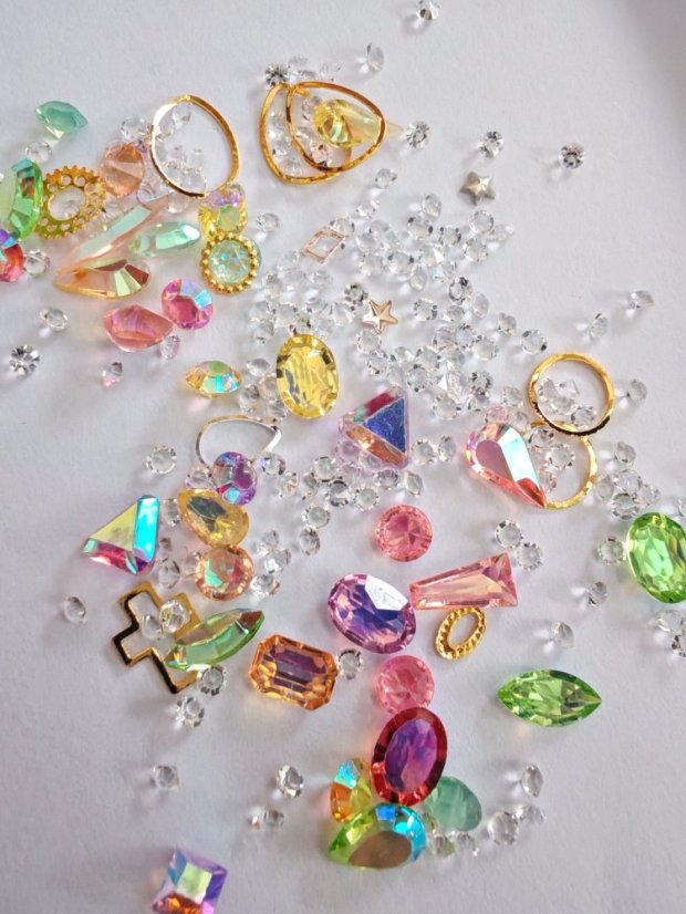 Karusel-Šperky na nechty - Nail Art Exkluziv