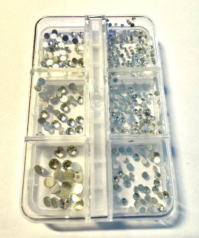 Nehtové krystalky – třpytivá elegance pro každý styl